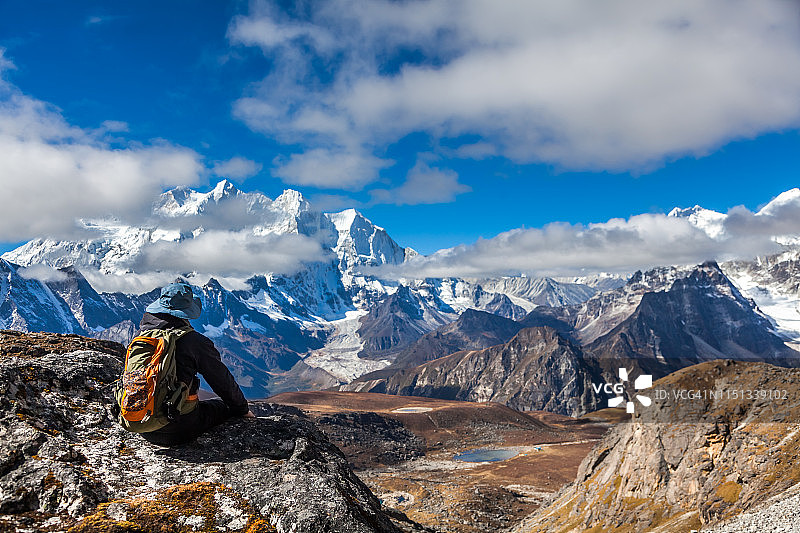喜马拉雅山徒步旅行图片素材