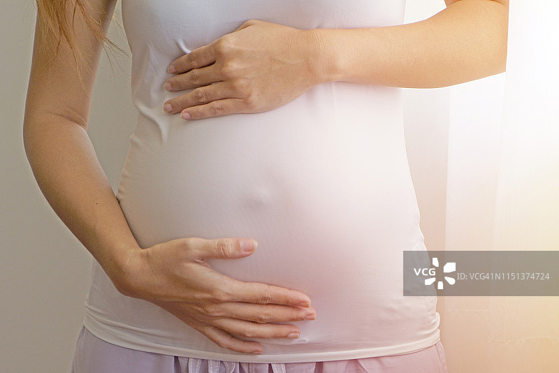 怀孕妈妈的腹部图片素材