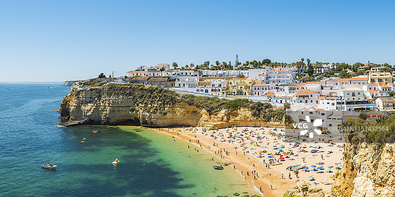 葡萄牙阿尔加维夏季的卡武埃鲁海滩图片素材
