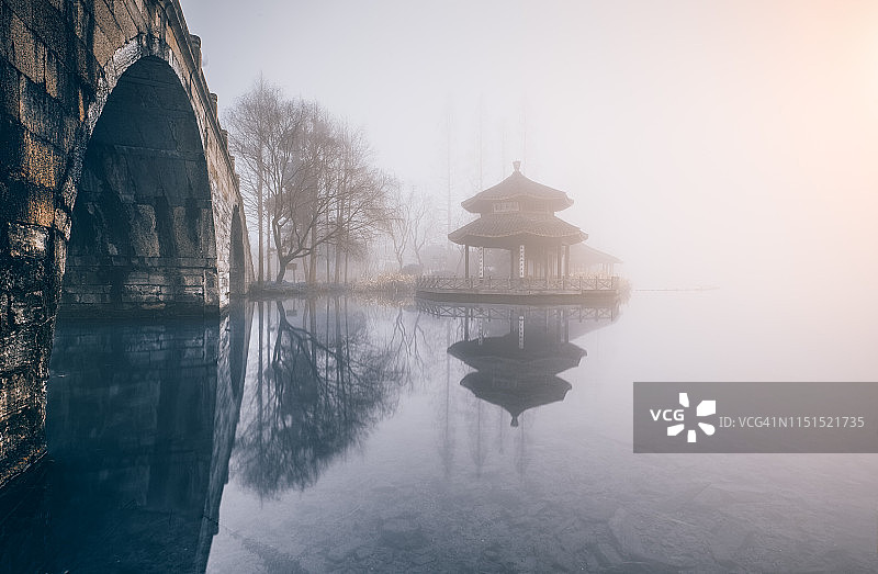 湖中亭台图片素材