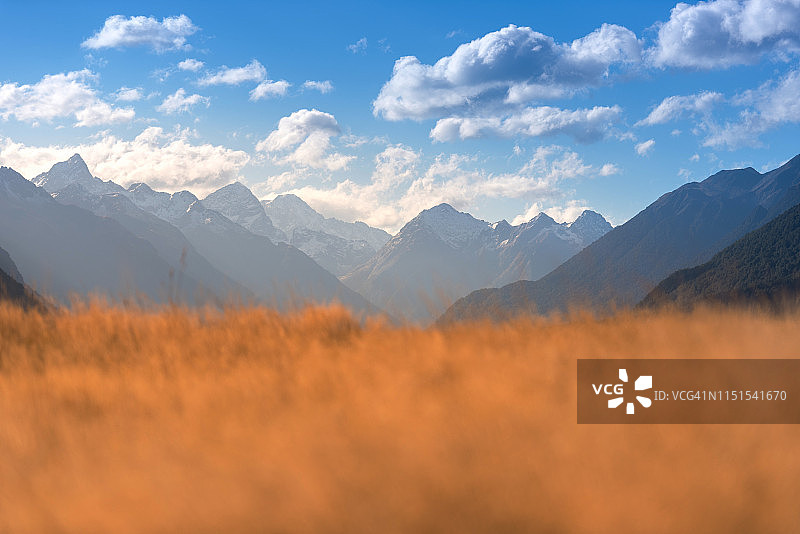 新西兰米尔福德桑德的艾格林顿山谷图片素材