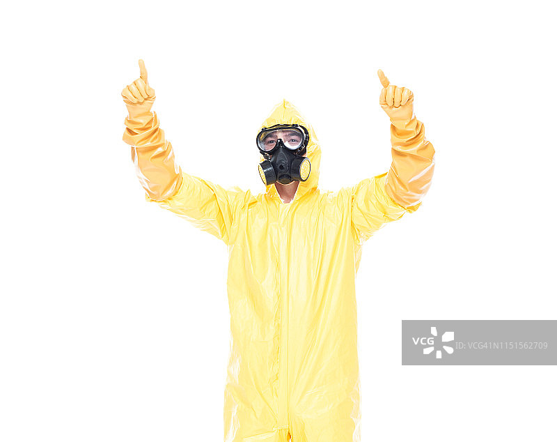 男人穿防护服举手欢呼图片素材