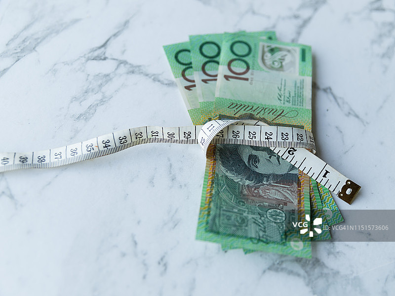 通过预算来存钱图片素材