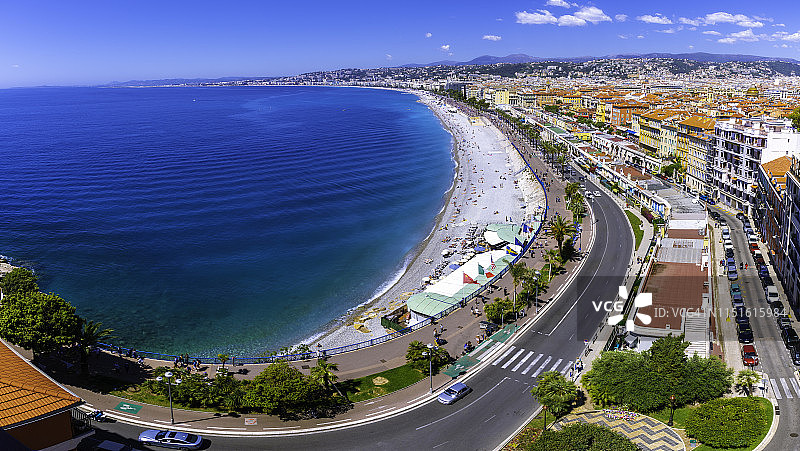 法国尼斯夏季老城与海滩全景图片素材