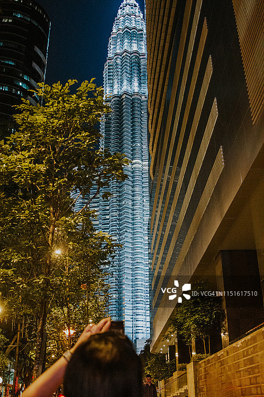 夜色下的吉隆坡石油双塔图片素材