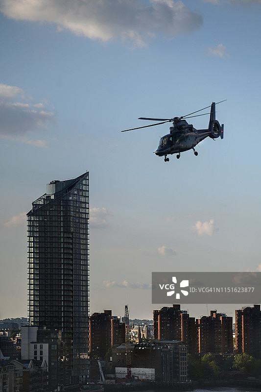 肯辛顿和切尔西上空的直升机图片素材