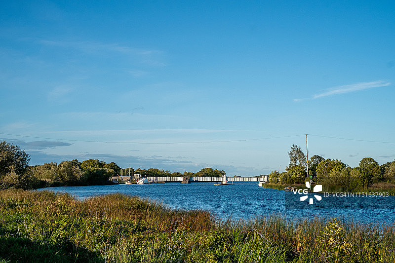 戈尔韦郡波特姆纳香农河上的桥梁图片素材