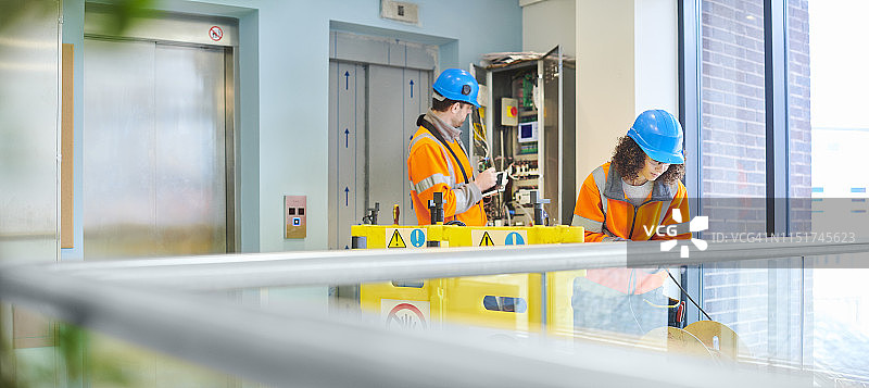 电梯维修图片素材