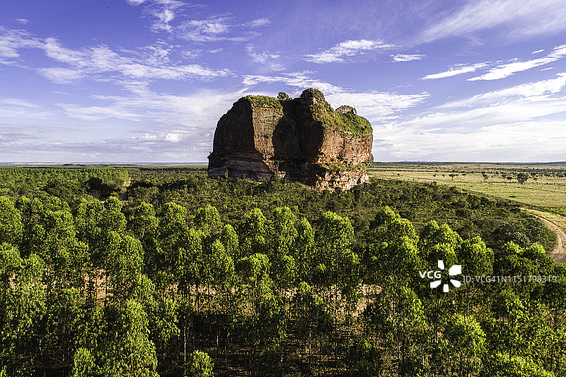 托坎廷斯州雅拉帕昂州立公园佩德拉弗拉达山高角度景观图片素材