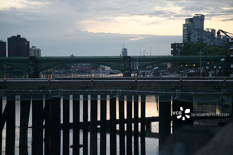 滨水黎明图片素材