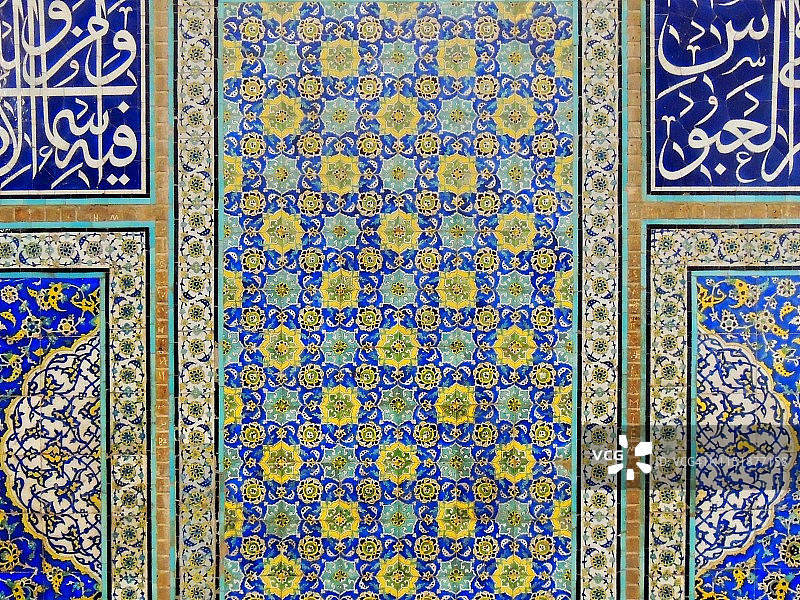 伊朗伊斯法罕伊玛目清真寺美丽的伊斯兰艺术瓷砖装饰细节图片素材