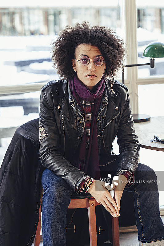 年轻人的肖像图片素材