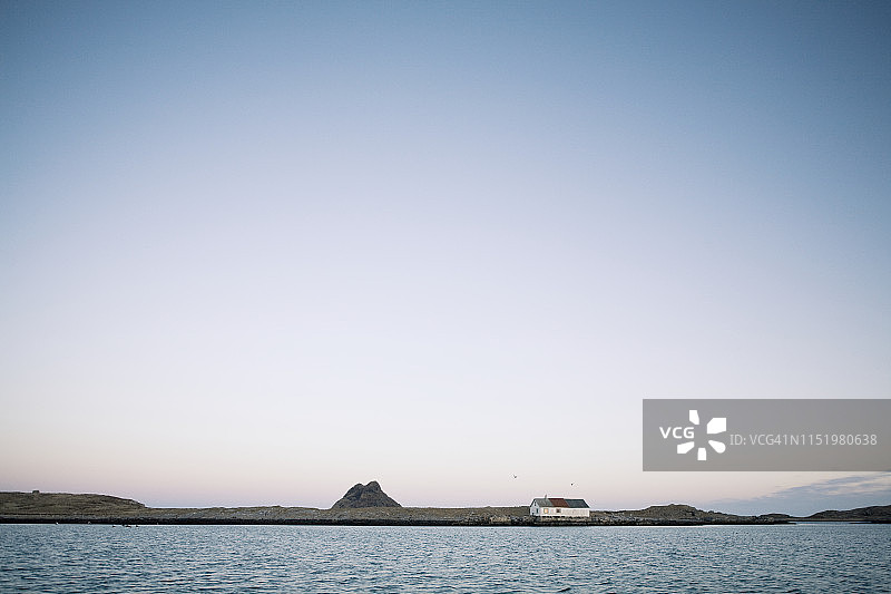 湖面上的天空图片素材