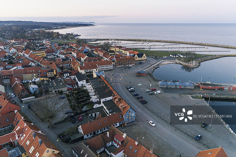 海边城镇的鸟瞰图图片素材