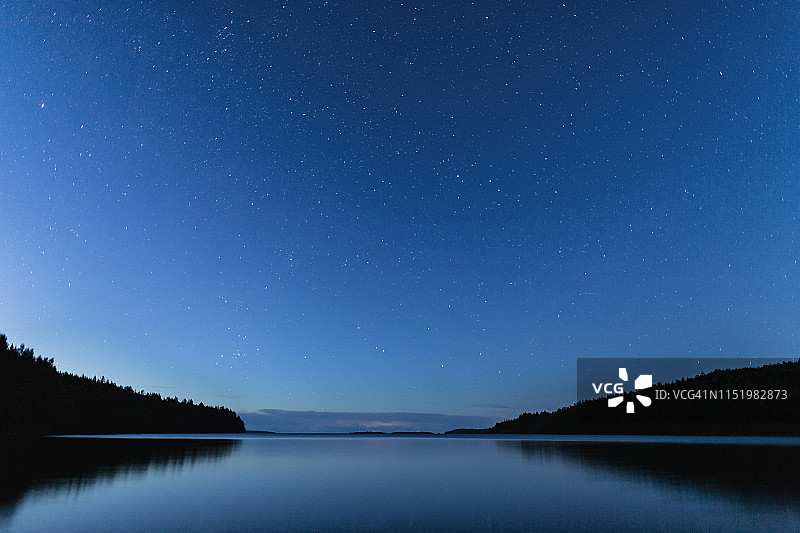 夜间湖景图片素材