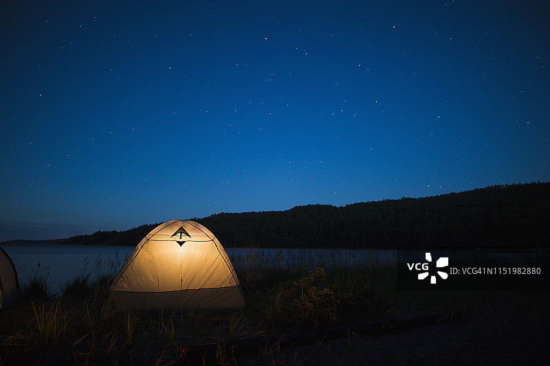 夜晚的帐篷图片素材