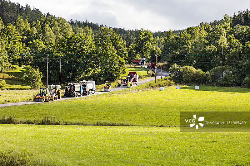 道路上的农业车辆图片素材