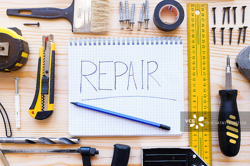 房屋装修施工工具和笔记本：工头的工作场所图片素材