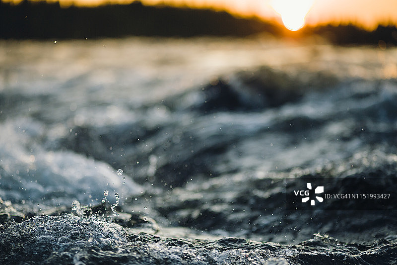 泼水图片素材