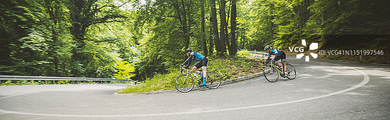 一起游玩的朋友们图片素材