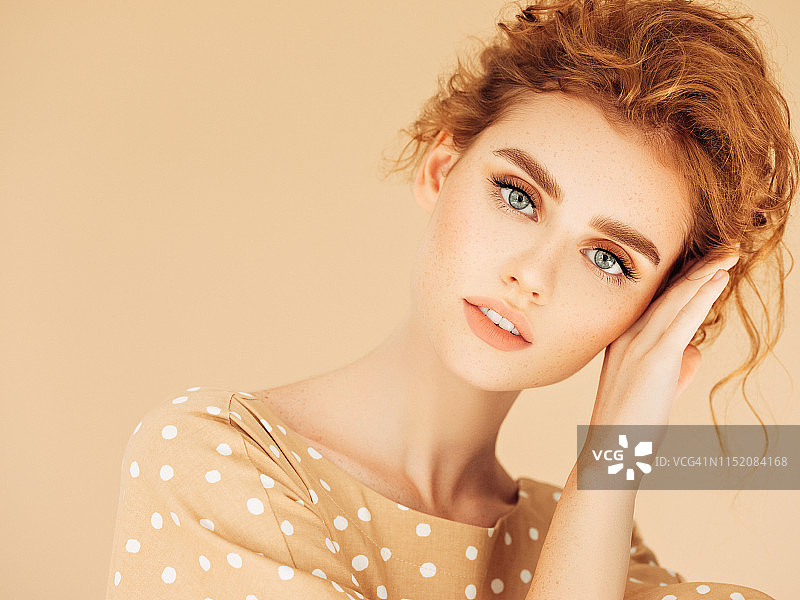 女孩的柔美肖像图片素材