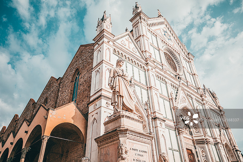 佛罗伦萨圣十字教堂和但丁·阿利吉耶里雕像图片素材