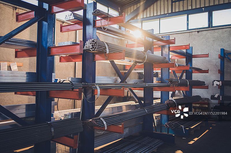 铝厂中的钢材图片素材