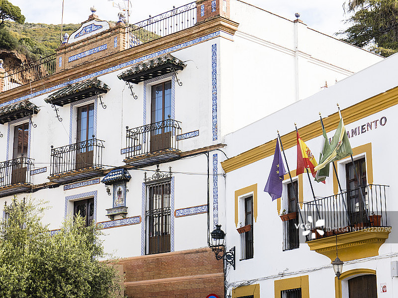 西班牙阿拉哈尔的市政厅；图片摄于安达卢西亚的阿拉塞纳山脉国家公园，四月图片素材