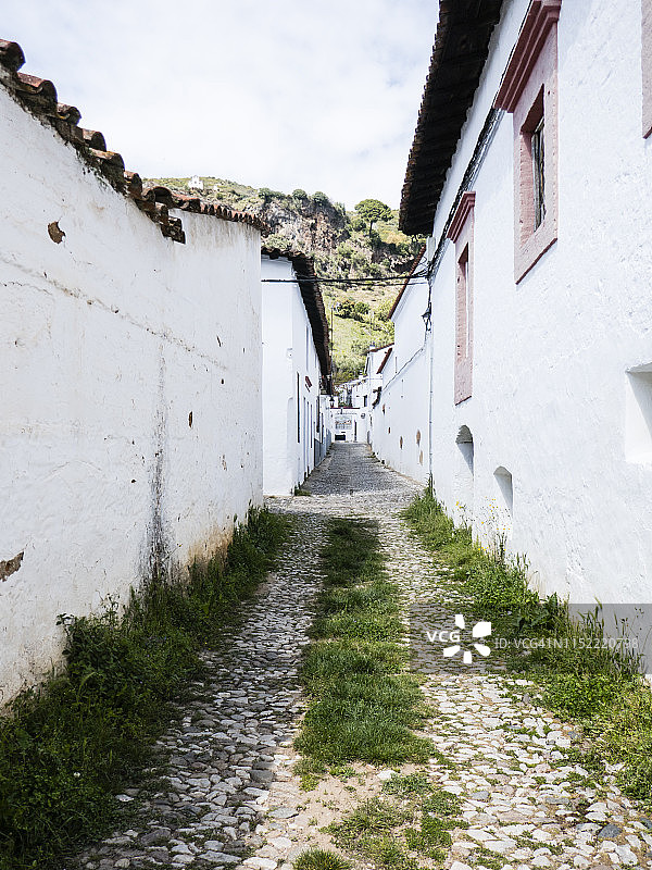 阿拉哈尔街道；摄于西班牙安达卢西亚阿拉塞纳山脉国家公园，四月图片素材