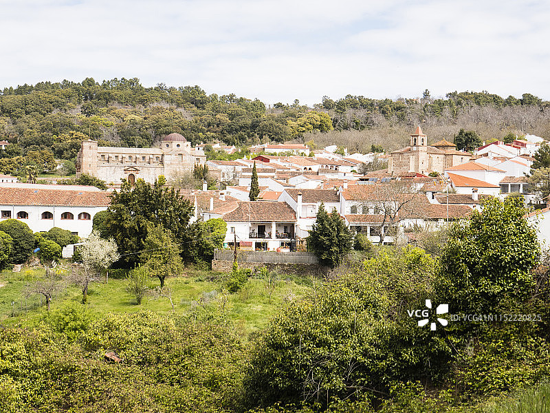 眺望拉普雷萨村庄，摄于西班牙安达卢西亚阿拉塞纳山脉国家公园，四月图片素材