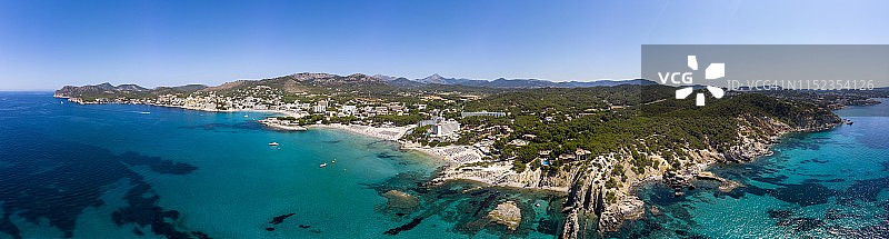 西班牙马略卡岛佩格拉旅游小镇酒店海滩航拍图片素材