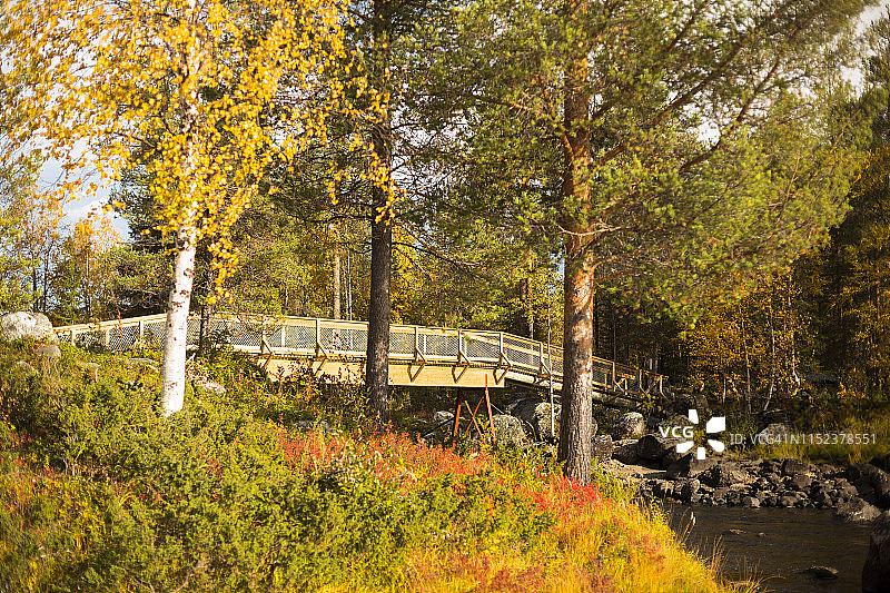 桥在河上图片素材