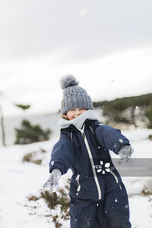 快乐的冬日女孩图片素材