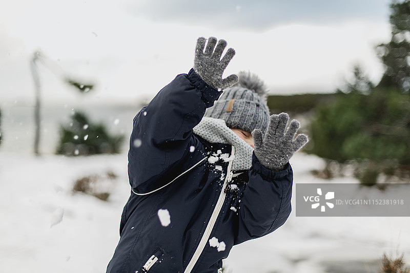 冬日里的女孩图片素材
