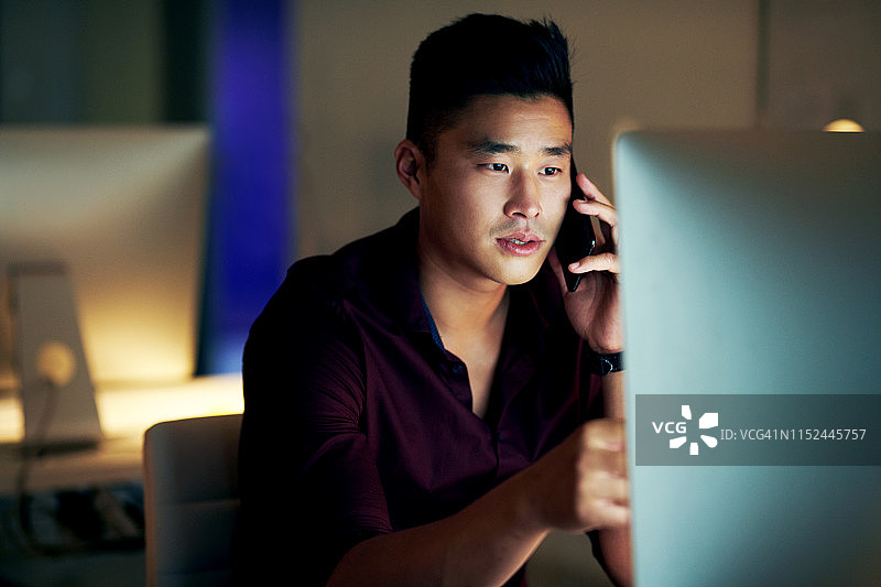 自己完成任务的先生图片素材