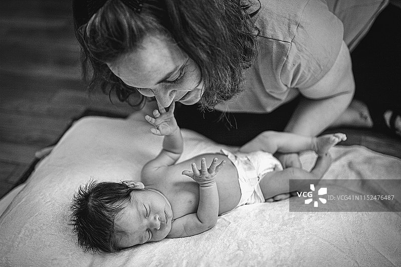 多种族家庭合影图片素材