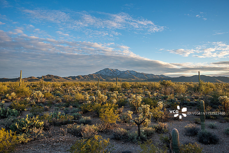 沃森峰上空的云彩图片素材