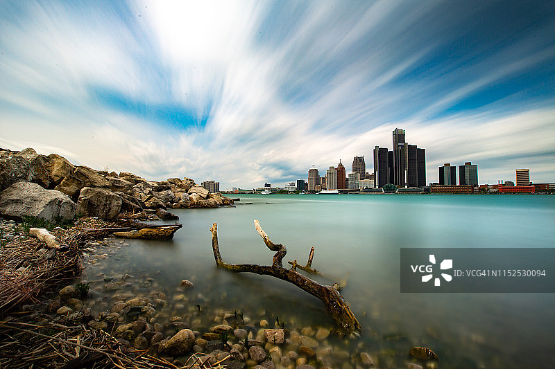 密歇根州底特律天际线长曝光图片素材