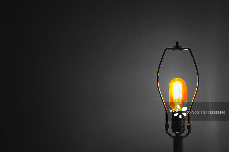 支架上的灯丝灯泡，书房#3，2019图片素材