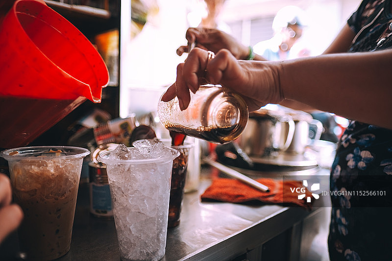 西贡街头美食：滴漏咖啡。越南胡志明市图片素材