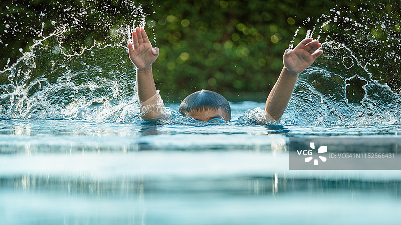 溺水图片素材