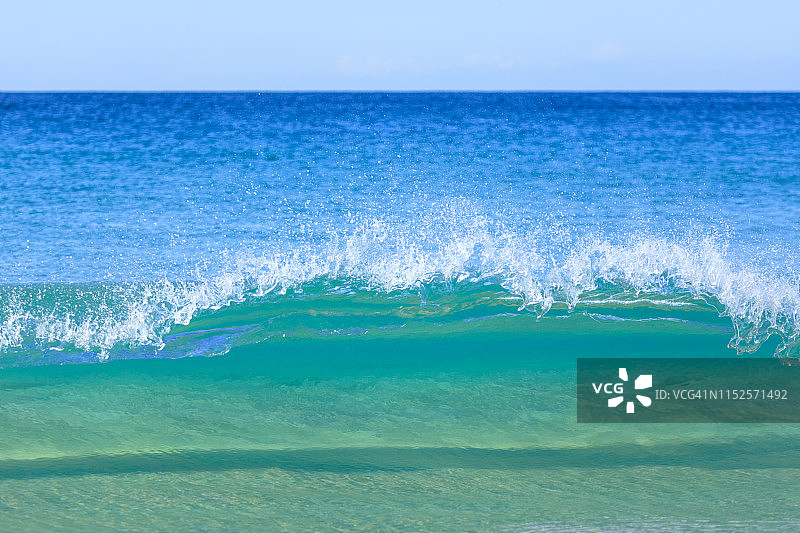 泽尼思海滩海浪拍岸，肖尔湾图片素材