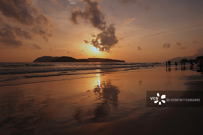 马来西亚兰卡威珍南海滩日落图片素材
