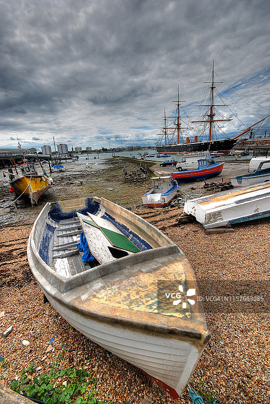 朴茨茅斯海滩的船只图片素材