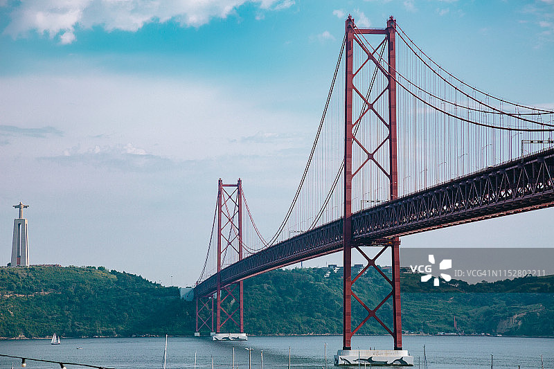 里斯本四月二十五日大桥图片素材