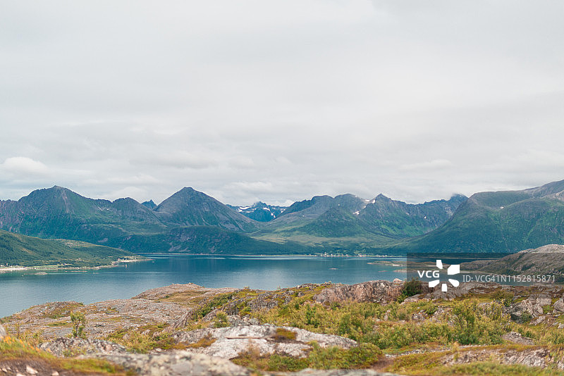挪威北部特罗姆瑟Kvalu00f8ya岛的风景图片素材