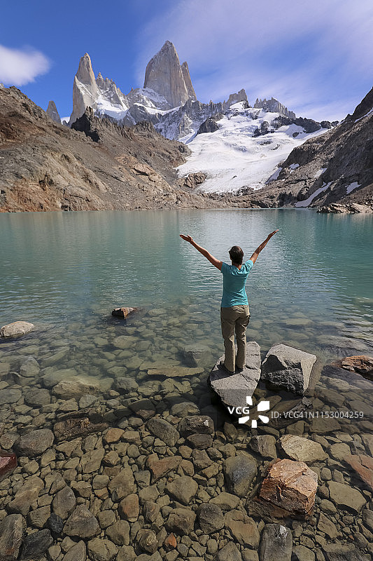 阿根廷巴塔哥尼亚的洛斯 Tres 泻湖和菲茨罗伊峰图片素材