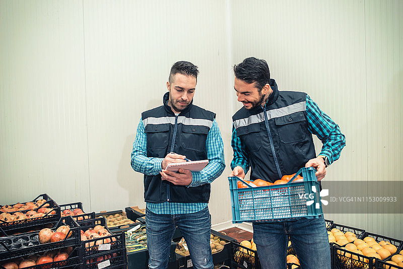 仓库中的新鲜果蔬图片素材