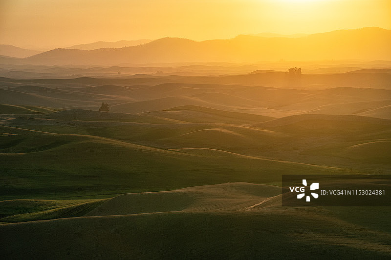 帕卢斯山日出图片素材