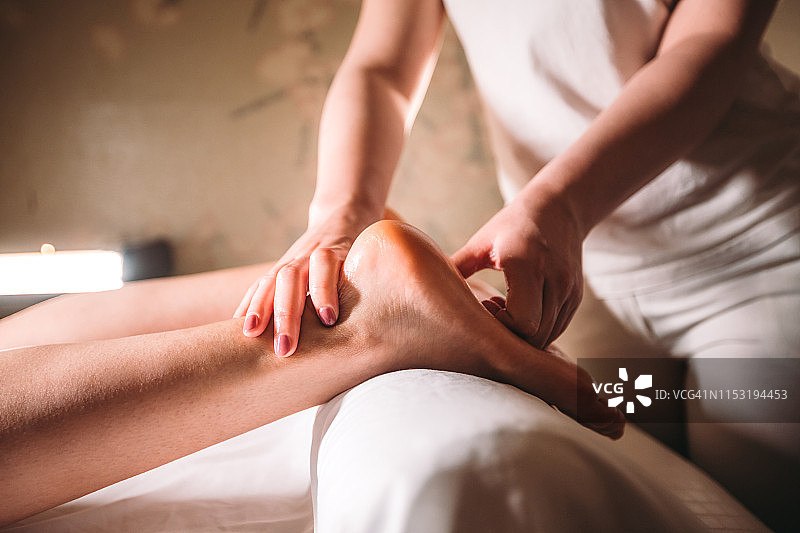 腿部按摩图片素材